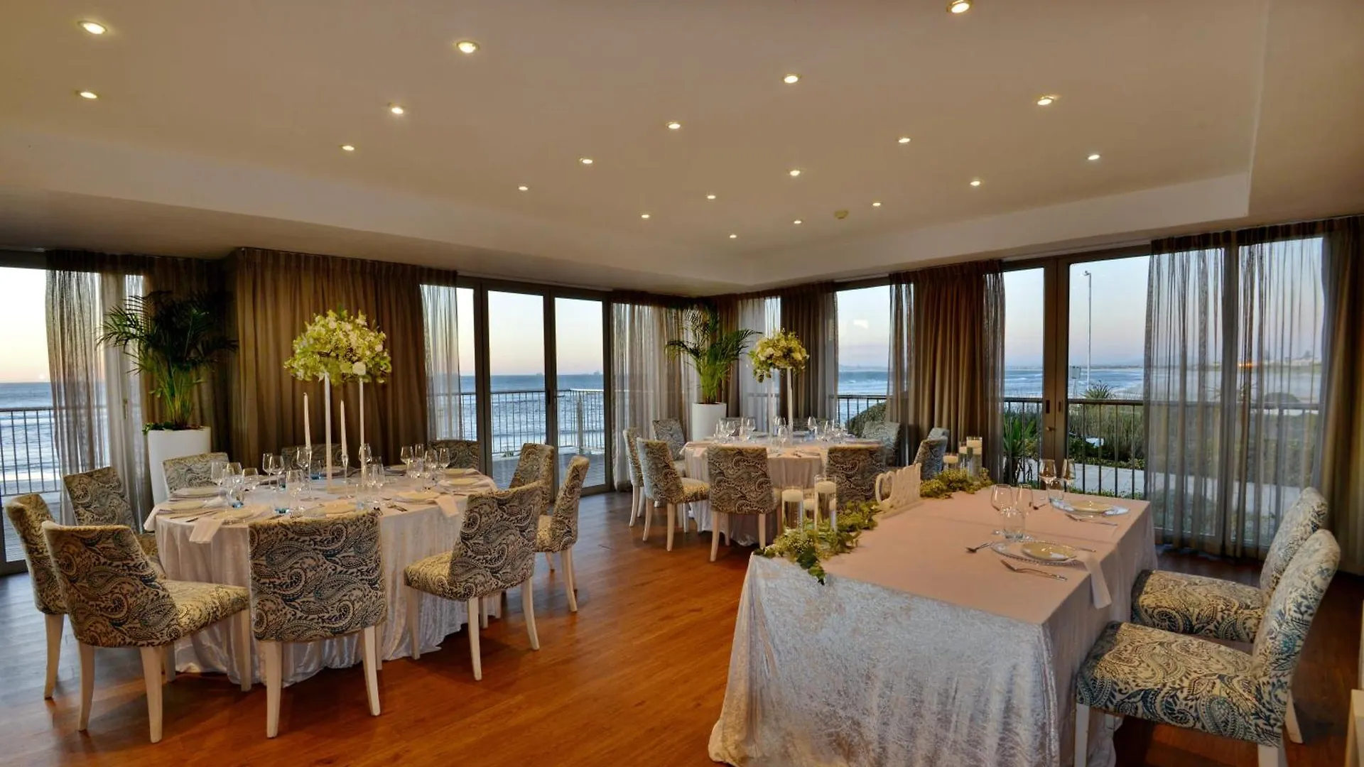 Lagoon Beach Hotel & Spa Cape Town 4*,