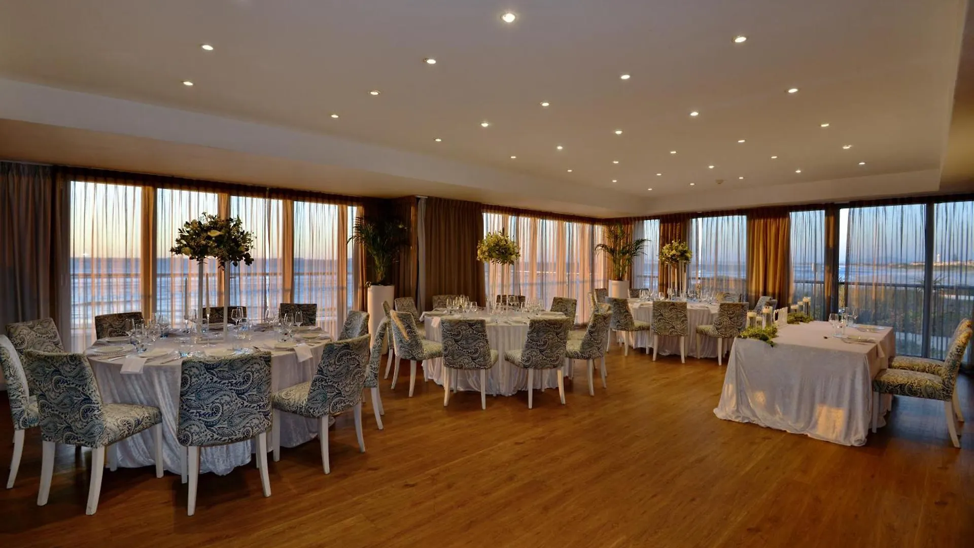 ****  Lagoon Beach Hotel & Spa Cape Town South Africa