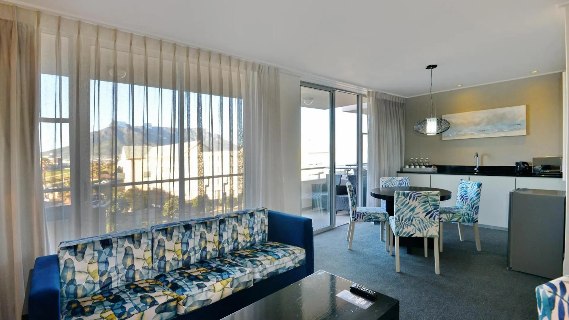 Lagoon Beach Hotel & Spa Cape Town 4*,