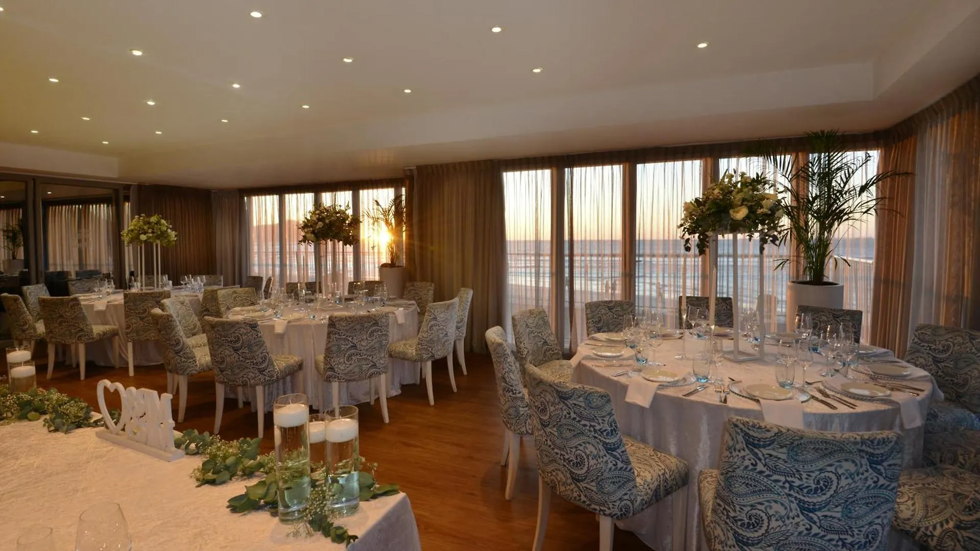 Lagoon Beach Hotel & Spa Cape Town